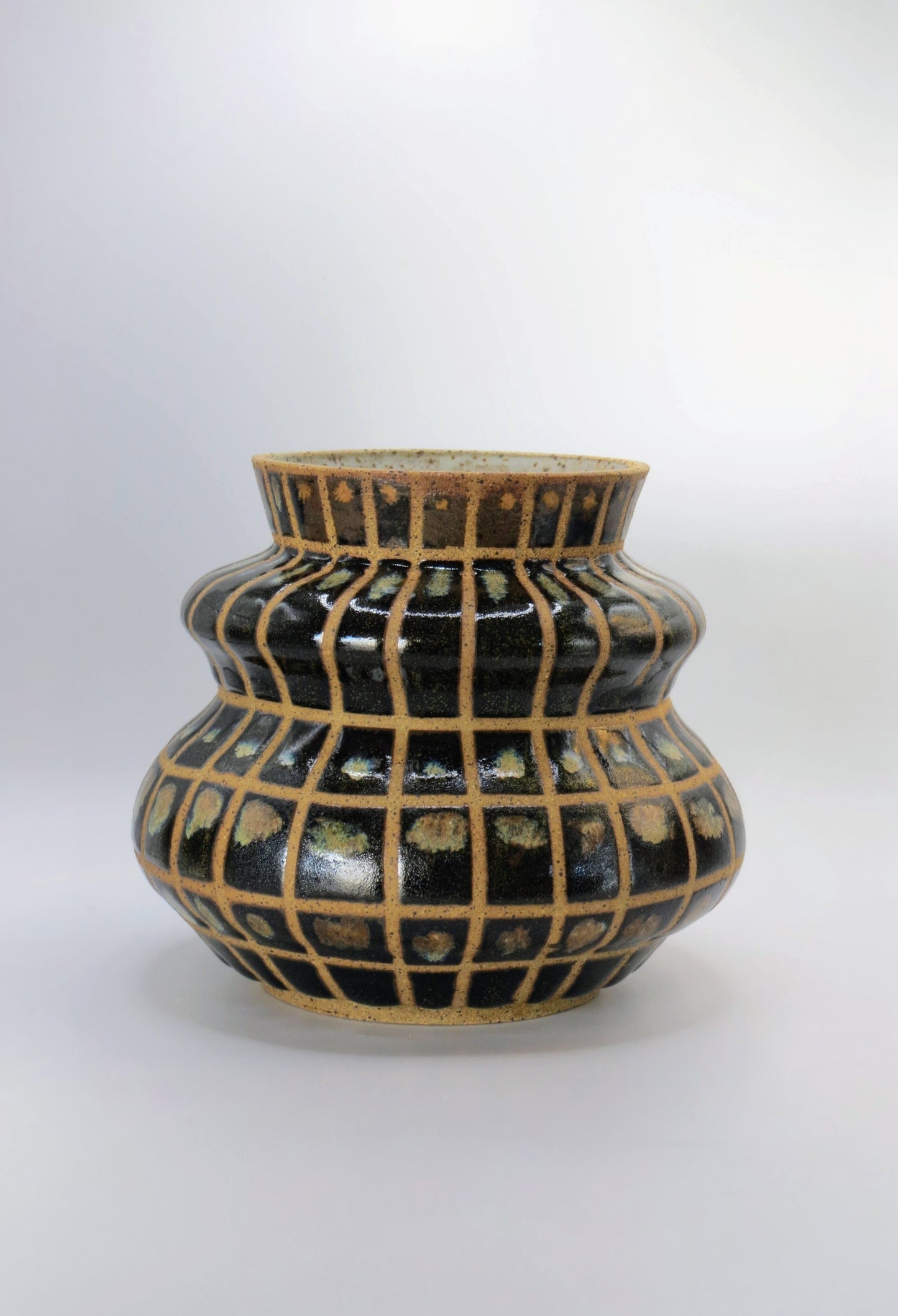 Checkered Cream Drip Vase