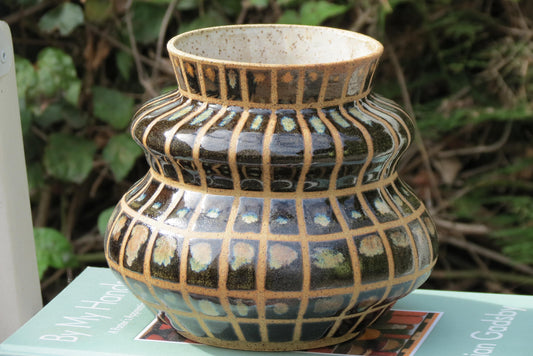 Checkered Cream Drip Vase